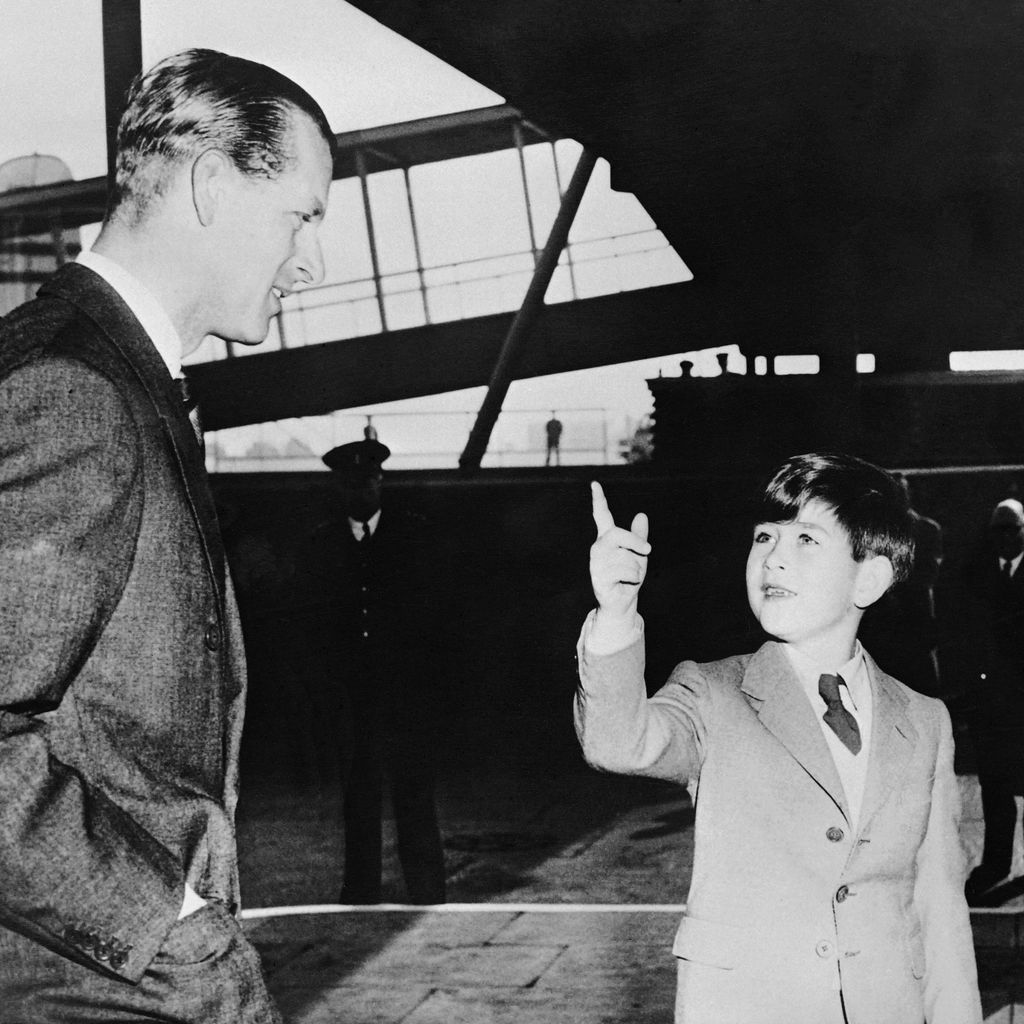 Prinz Philip und sein Sohn Prinz Charles im Oktober 1956