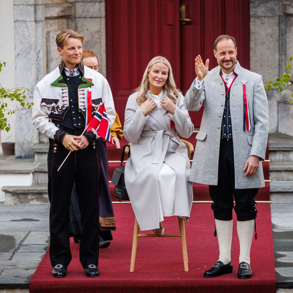 Prinz Sverre Magnus, Kronprinzessin Mette-Marit und Kronprinz Haakon, Norwegischen Verfassungstag im Mai 2026 in Skaugum