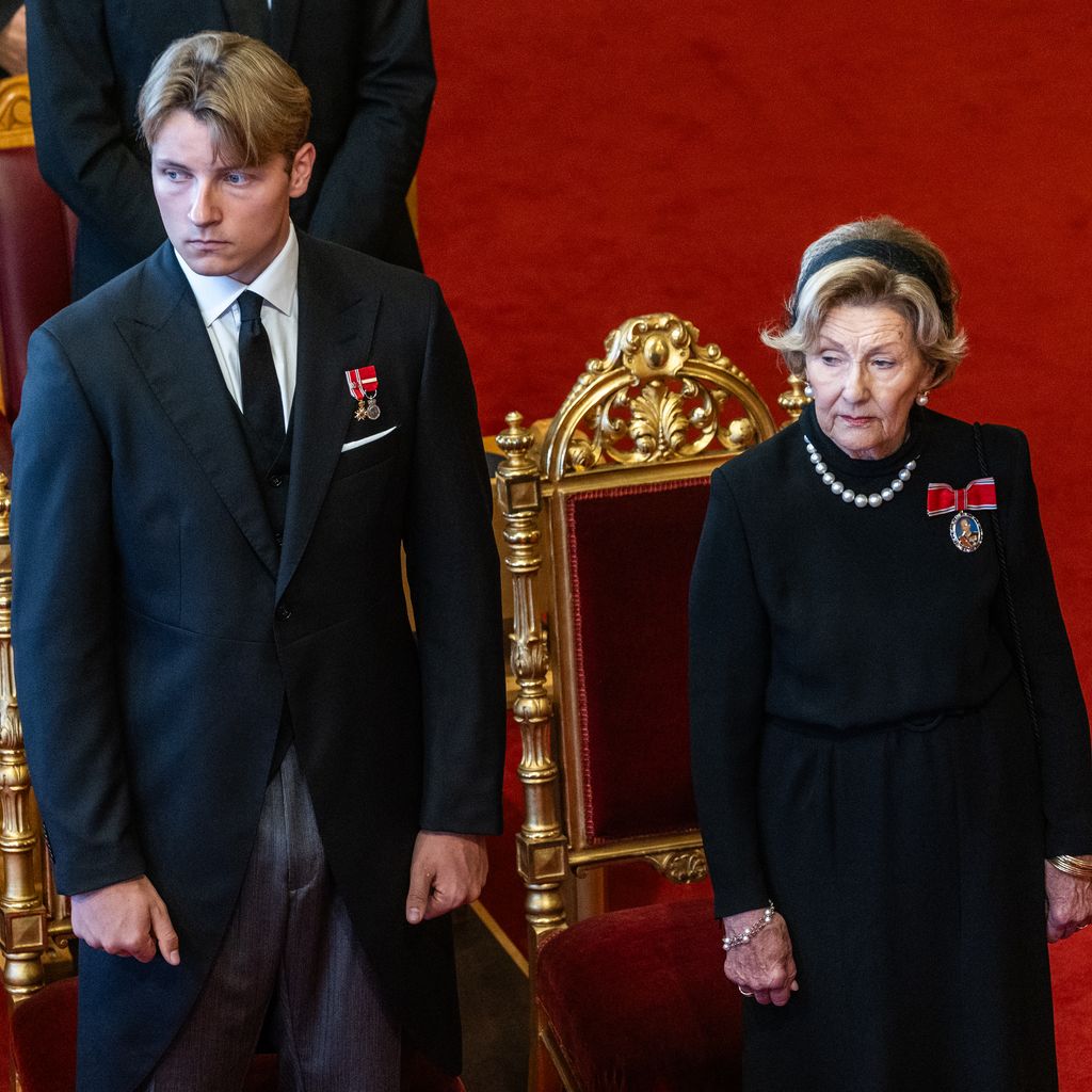 Prinz Sverre Magnus und Königin Sonja bei der Treueeid‑Zeremonie im Storting in Oslo