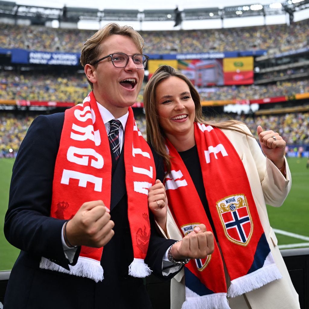 Prinz Sverre Magnus und Prinzessin Ingrid Alexandra feuern Norwegen vor dem WM-Achtelfinale gegen Brasilien im New York/New Jersey Stadium an