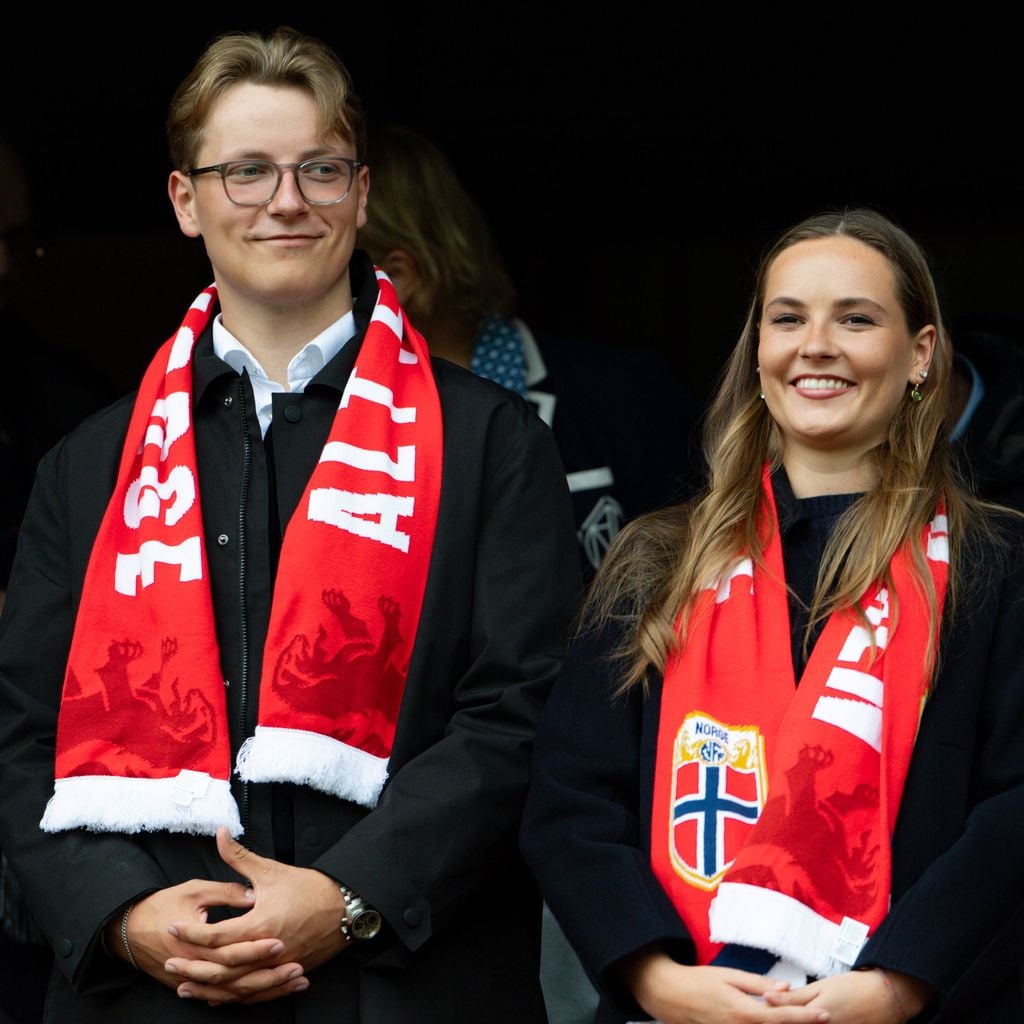 Prinz Sverre und Prinzessin Ingrid bei der WM-Quali Norwegen gegen Österreich im Ullevaal-Stadion in Oslo