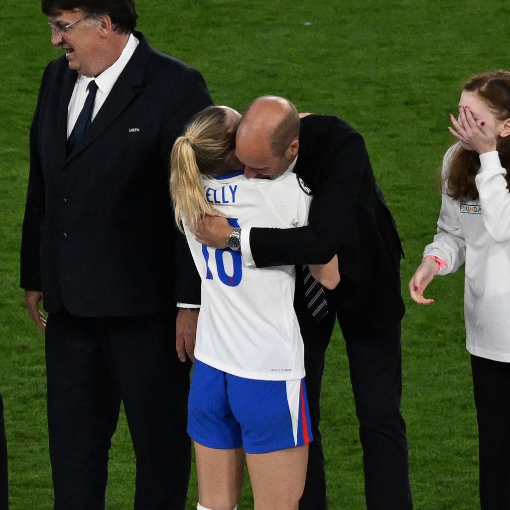 Prinz William mit Chloe Kelly nach dem EM-Finale der Frauen, 2025