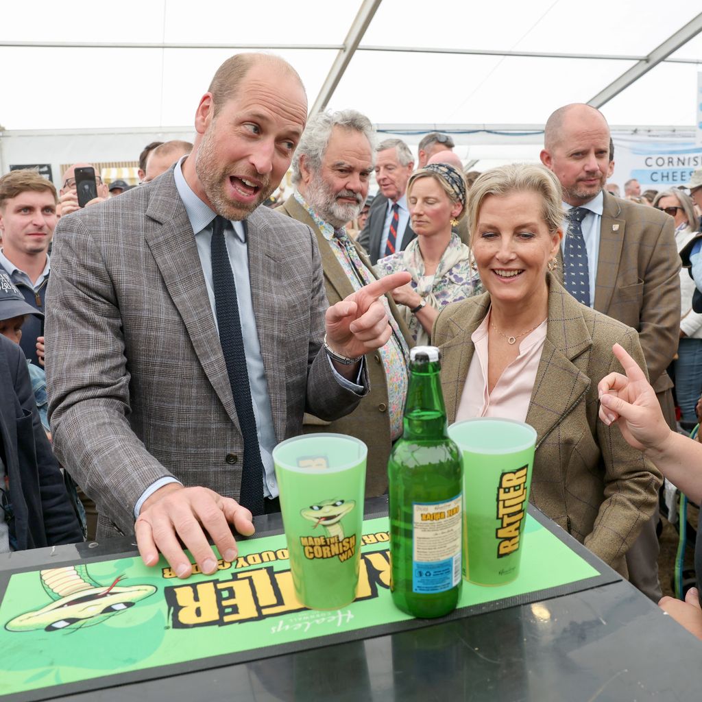 Prinz William und seine Tante Sophie bei einer Gin-Verkostung im Juni in Wadebridge, England