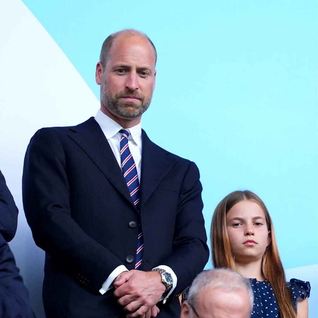 Prinz William und seine Tochter Prinzessin Charlotte vor dem Finale der UEFA Frauen-EM