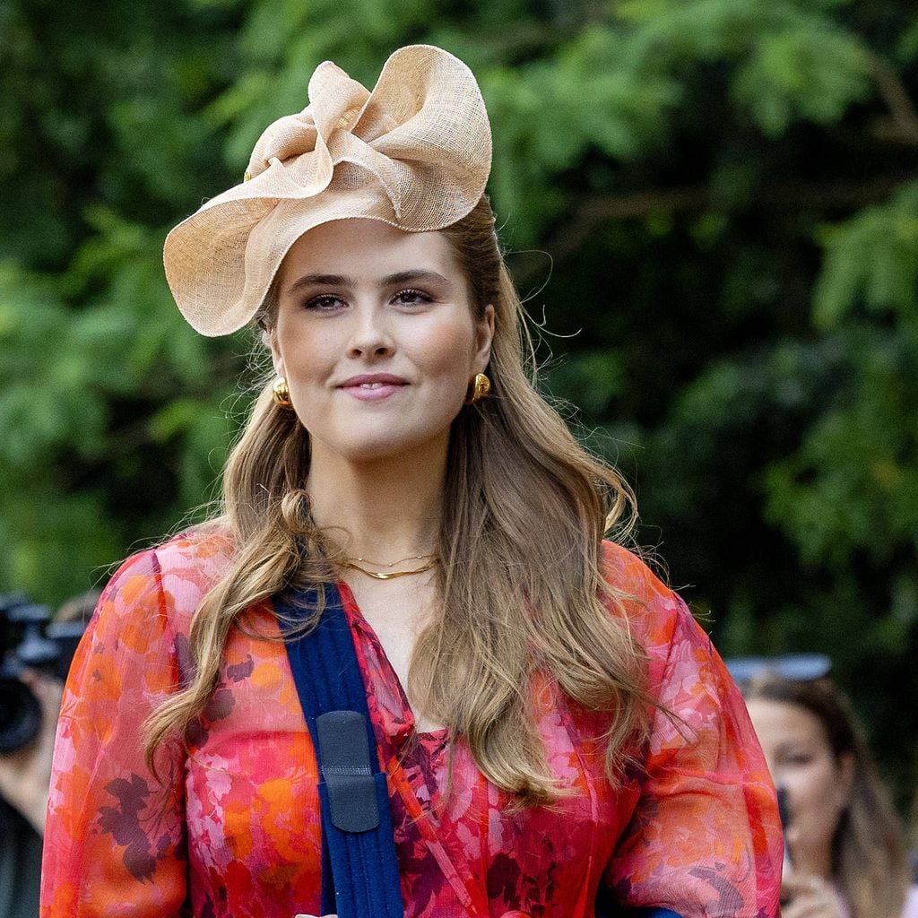 Prinzessin Amalia nimmt mit gebrochenem Arm, Juni 2025