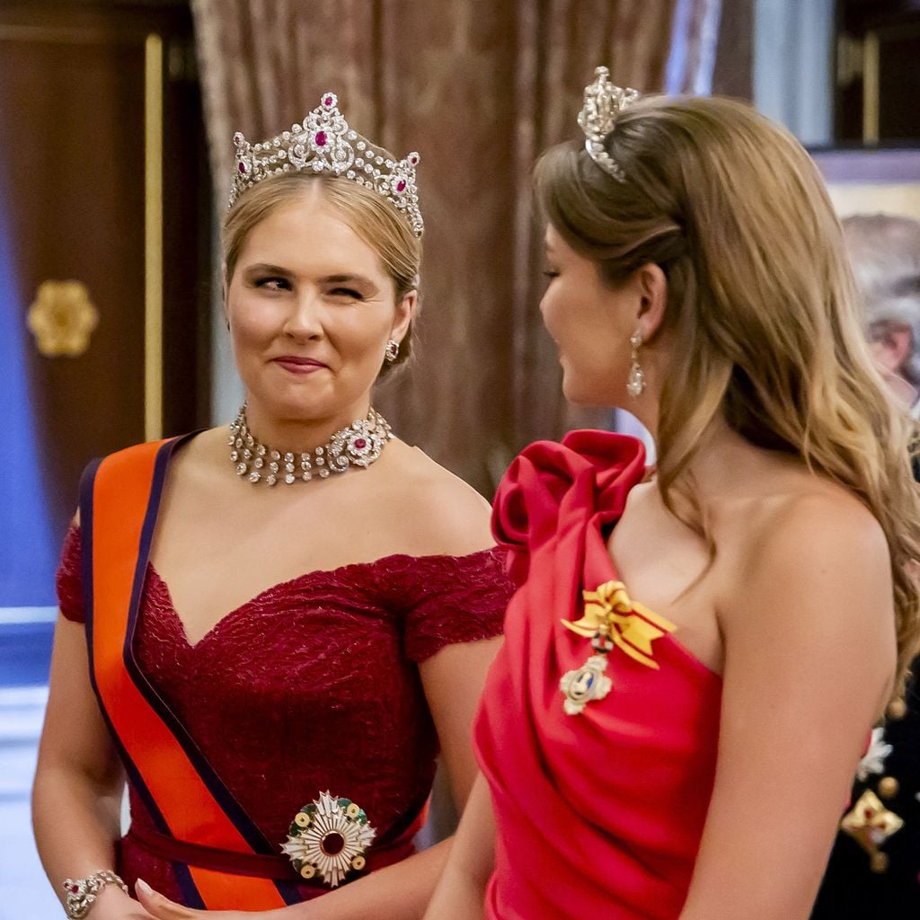 Prinzessin Amalia und Prinzessin Ariane beim Staatsbankett in Amsterdam