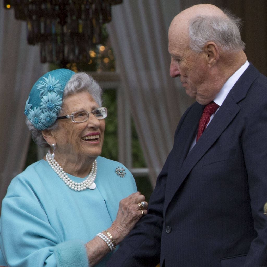 Prinzessin Astrid und König Harald V. bei der Garden Party zum 25-jährigen Thronjubiläum in Trondheim, 23. Juni 2016
