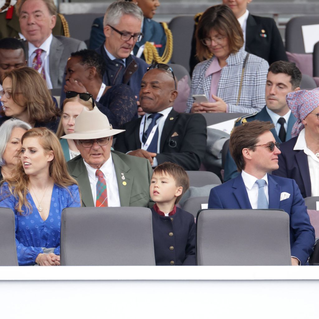 Prinzessin Beatrice, ihr Stiefsohn Woolfie, Edoardo Mapelli Mozzi und Prinzessin Eugenie, Juni 2022