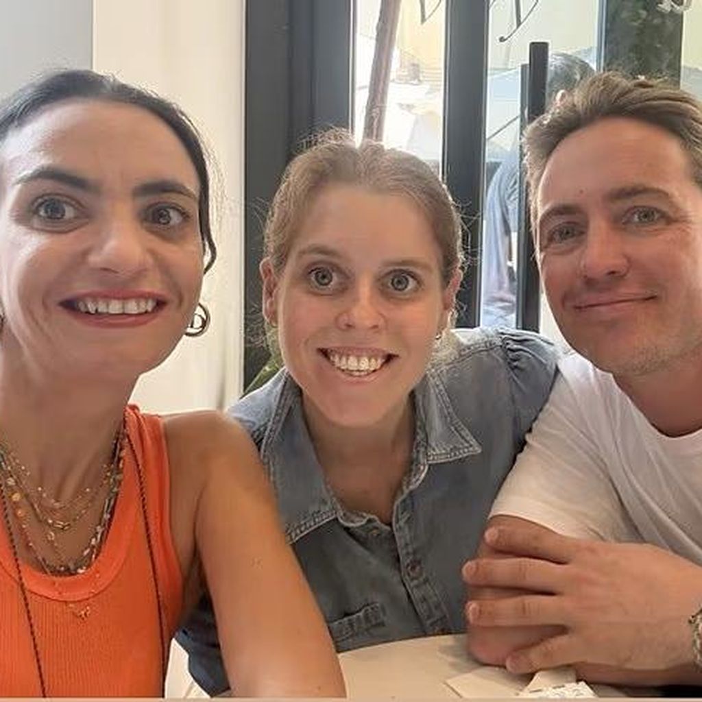Künstlerin Aliki Lampropoulos, Prinzessin Beatrice und Ehemann Edoardo in Athen