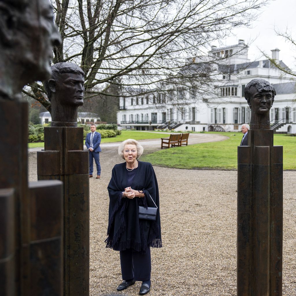 Prinzessin Beatrix bei der Enthüllung des Familiendenkmals, April 2024