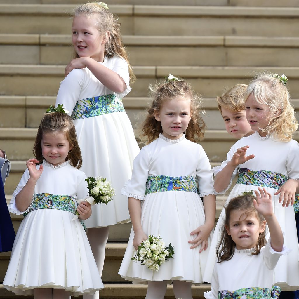 Royale Kinder winken bei der Hochzeit von Prinzessin Eugenie
