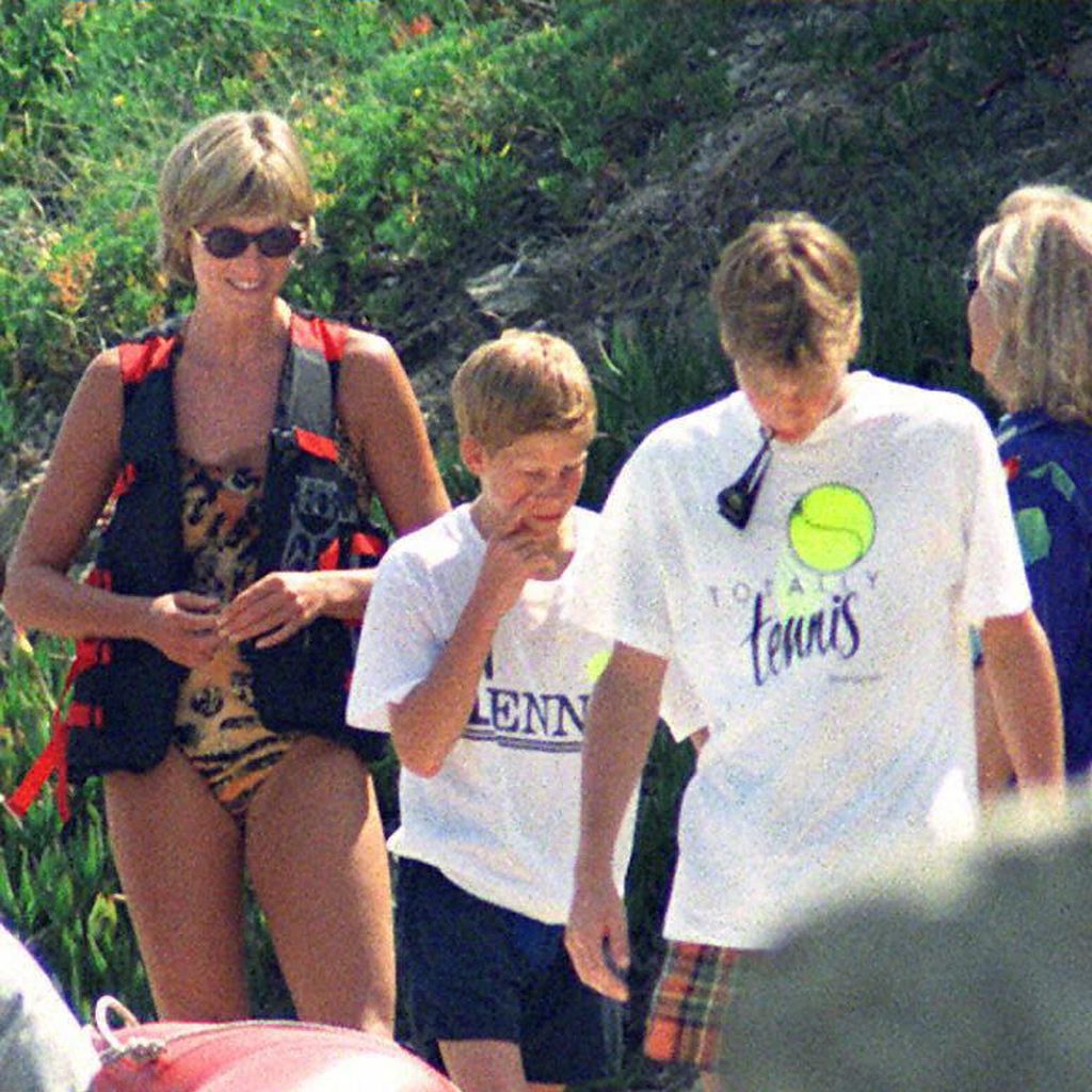 Prinzessin Diana, Prinz Harry und Prinz William in St. Tropez bei den Al-Fayeds, Juli 1997