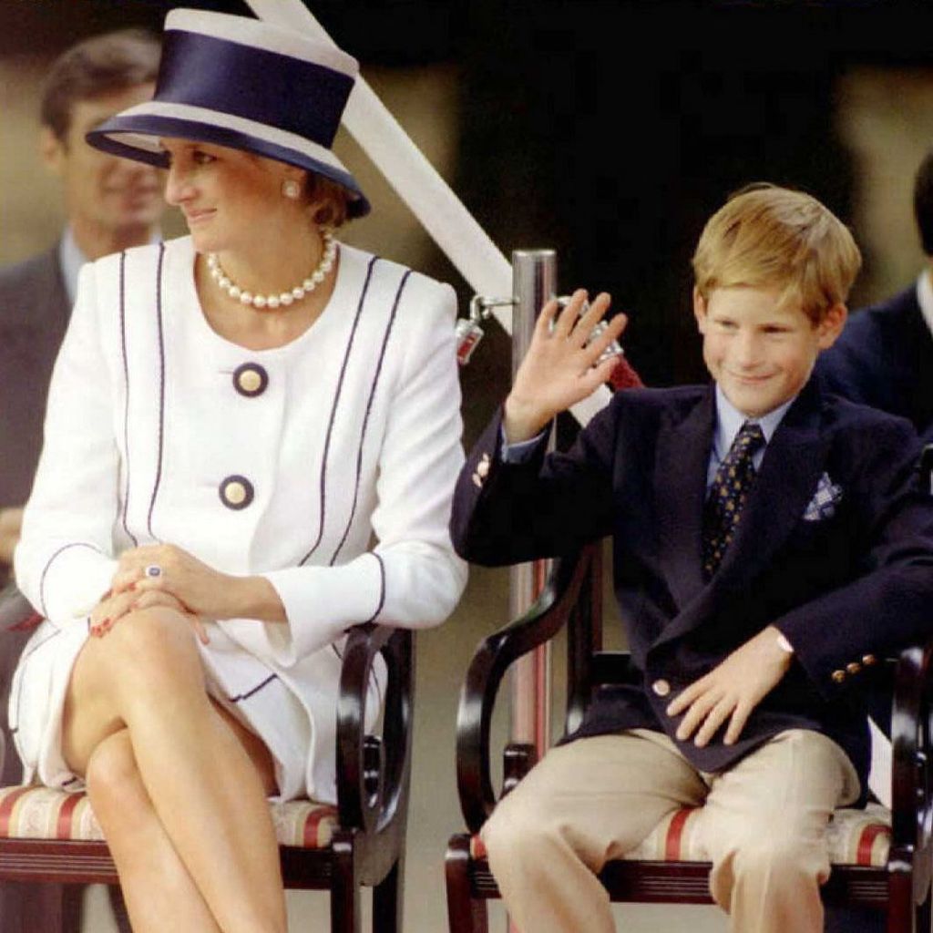 Prinzessin Diana und ihr Sohn Prinz Harry, im Jahr 1995
