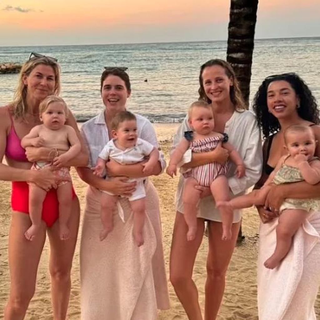 Prinzessin Eugenie posiert mit ihren Freundinnen und Kindern