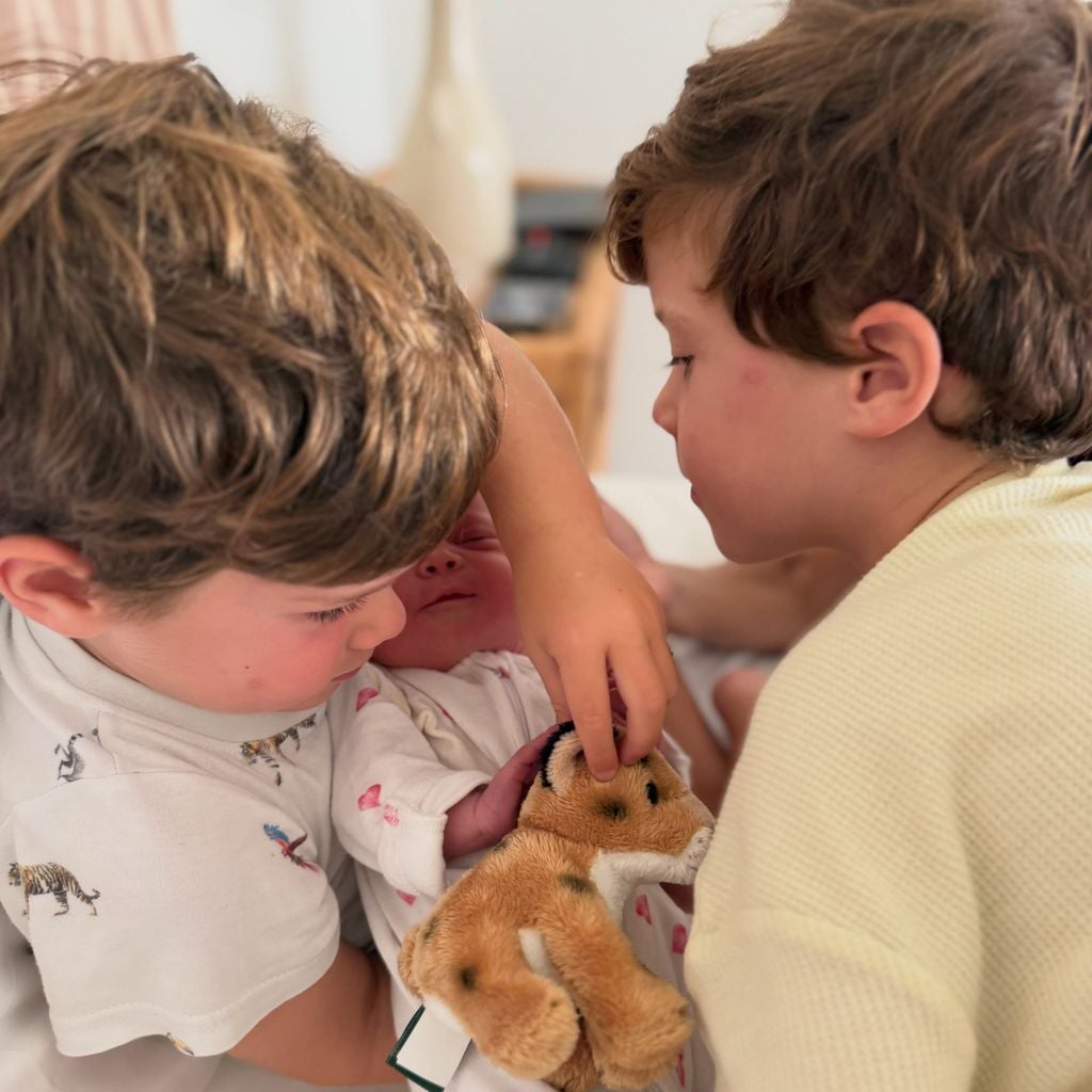 Prinzessin Eugenies Kinder August, Ernest und Adelaide gemeinsam auf einem Instagram-Foto 2026.
