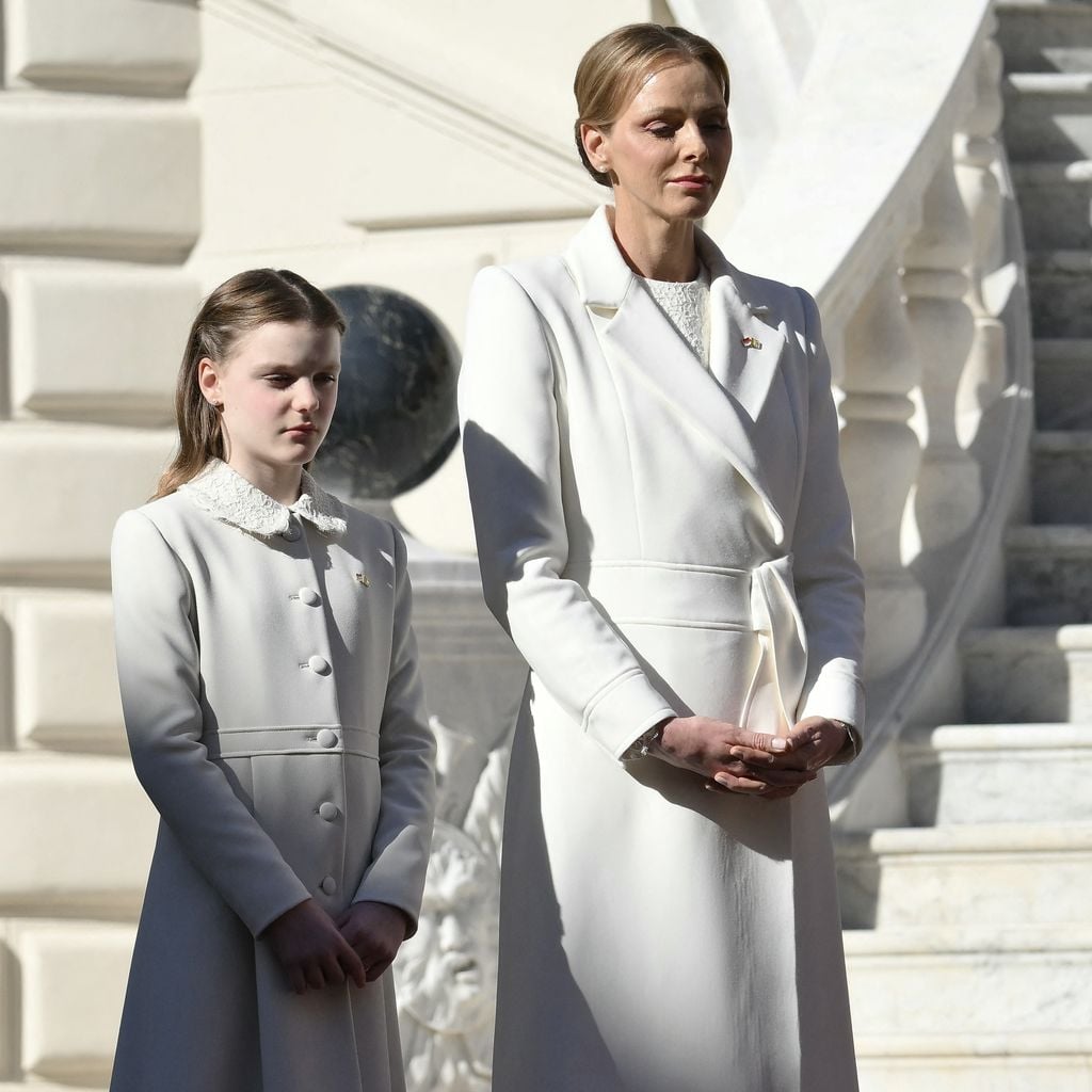 Prinzessin Gabriella und Fürstin Charlène von Monaco bei der Willkommenszeremonie für Papst Leo XIV. im Fürstenpalast