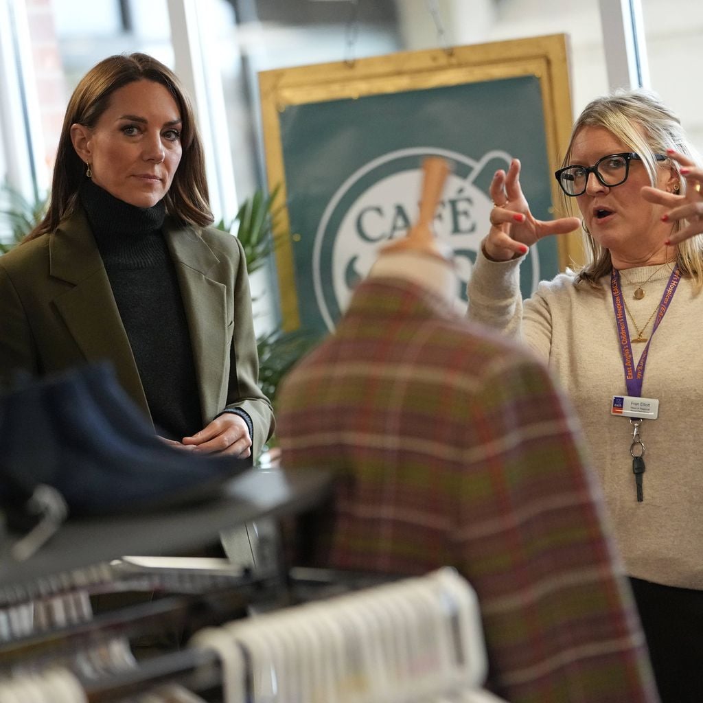 Prinzessin Kate spricht mit Shopmanagerin Fran
