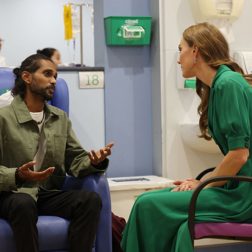 Prinzessin Kate besucht das Royal Marsden Hospital in London und spricht mit einem Patienten über Krebsversorgung