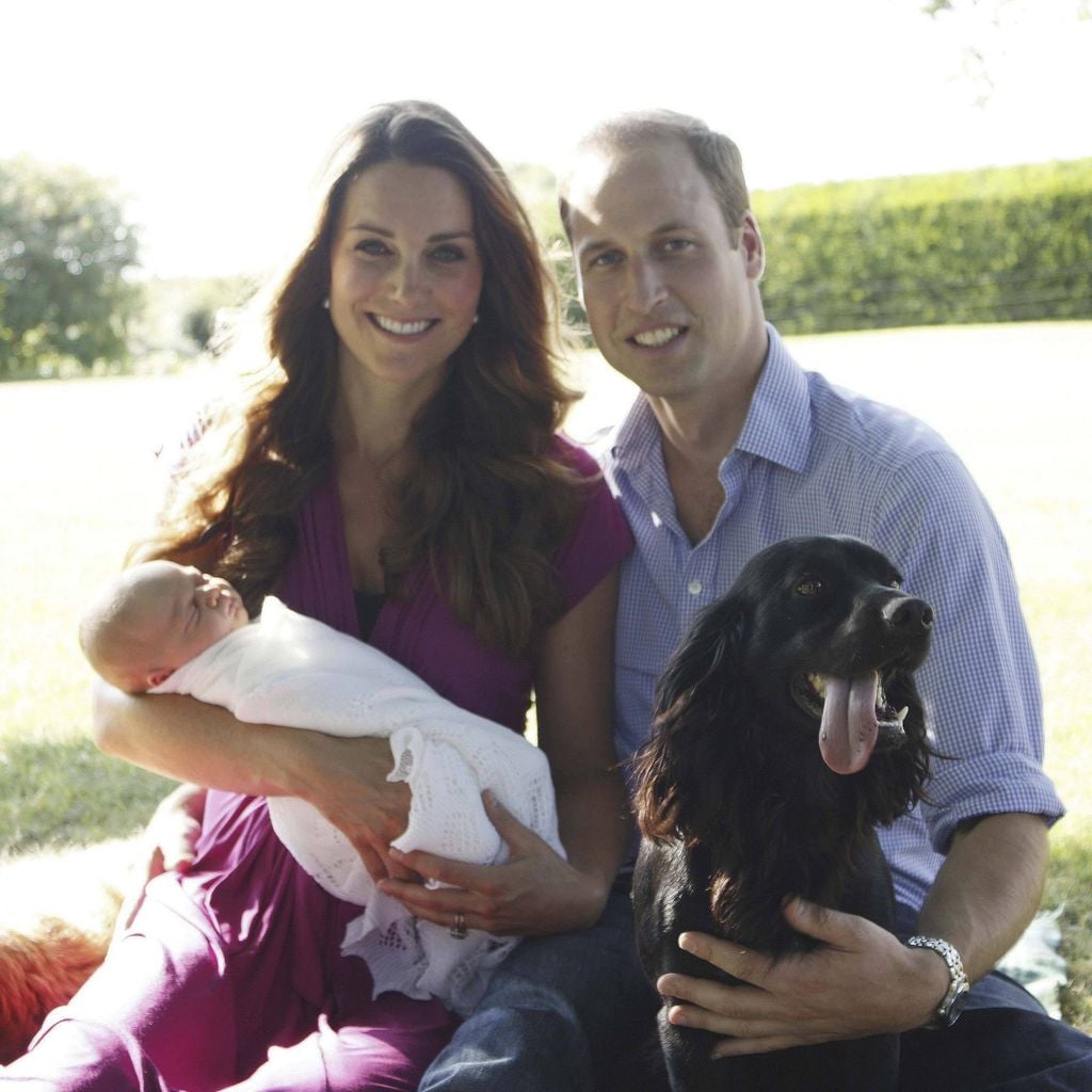 Prinzessin Kate und Prinz William mit Baby George und Hund Lupo, 2013