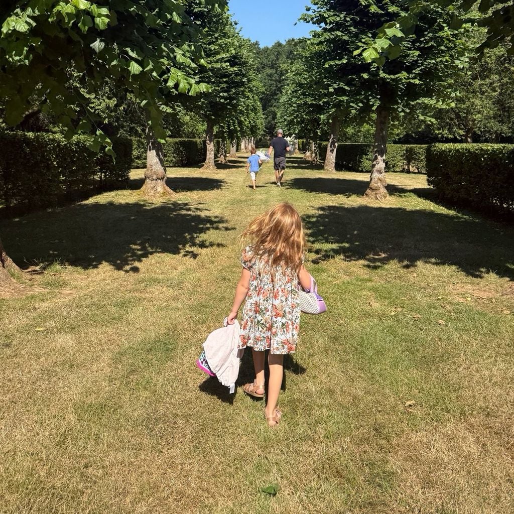 Prinzessin Lilibet, Prinz Archie und Prinz Harry laufen