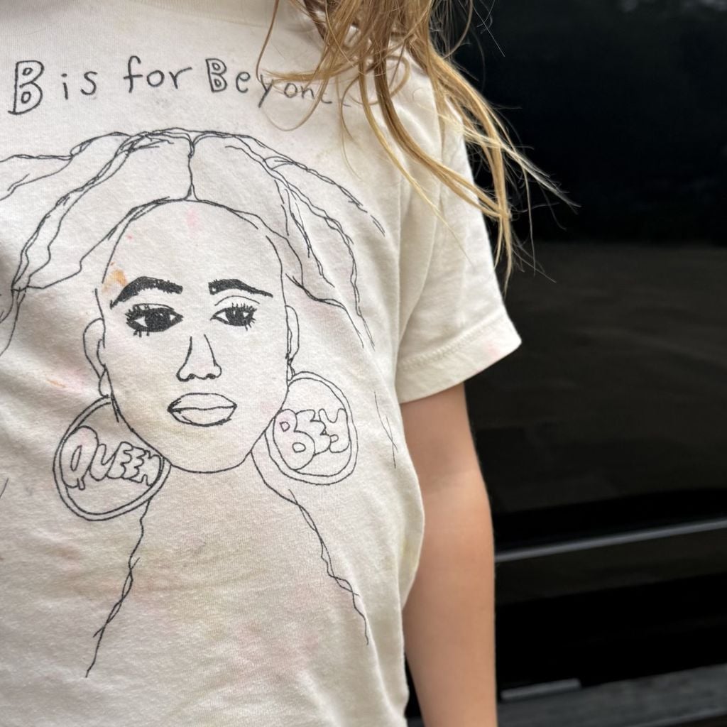 Prinzessin Lilibet trägt ein Shirt mit der Aufschrift "B is for Beyoncé", Juni 2026