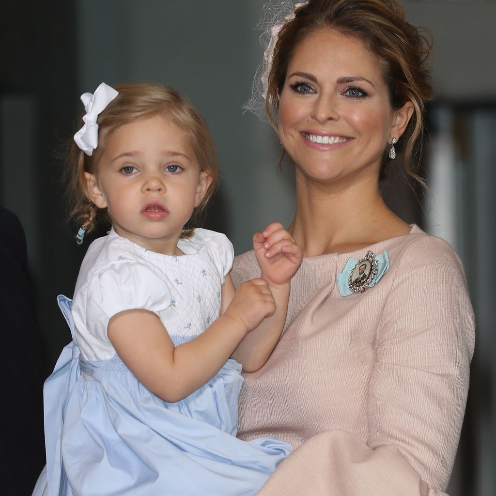 Prinzessin Madeleine und Prinzessin Leonore nach der Taufe von Prinz Oscar