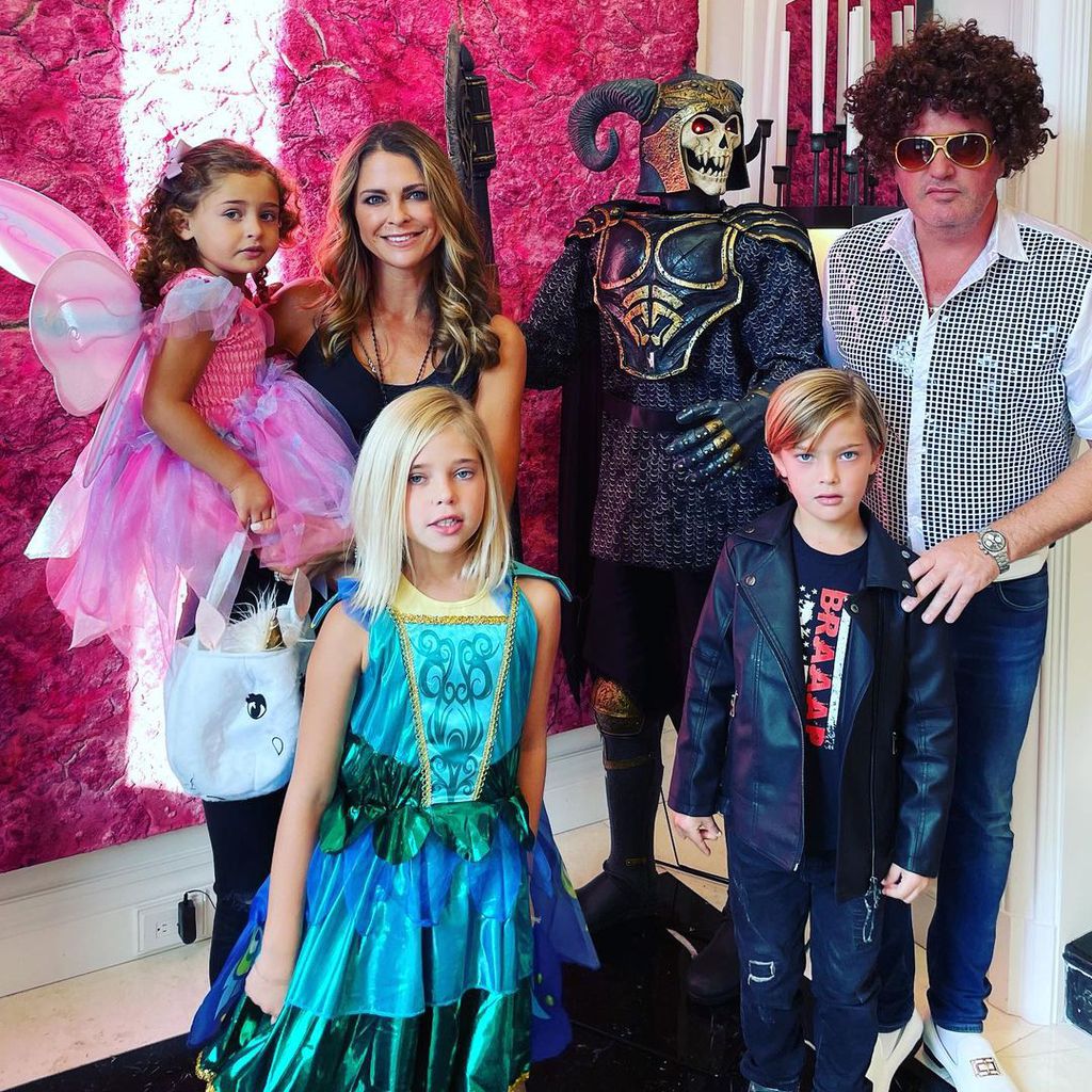 Prinzessin Madeleine von Schweden mit Ehemann Chris und ihren Kids, Halloween 2021