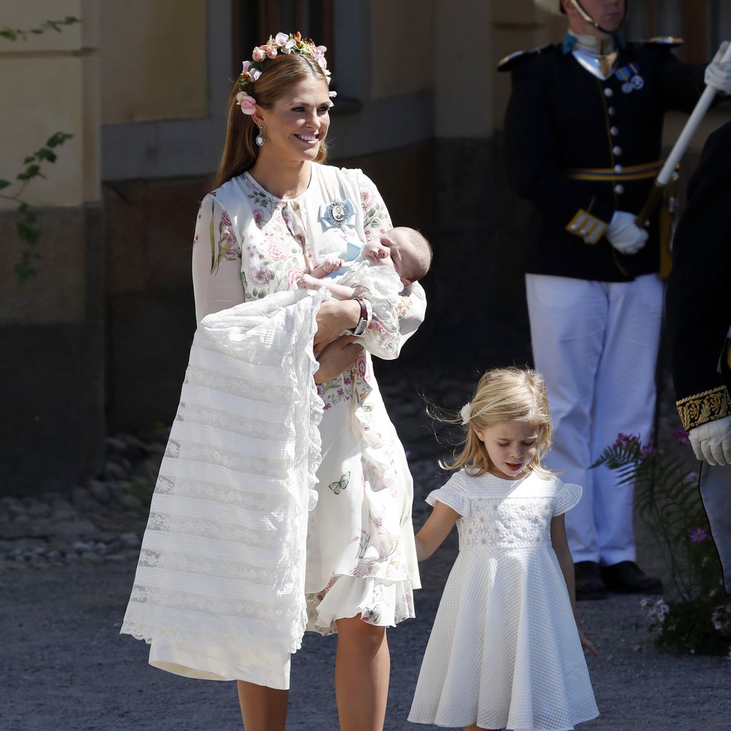 Prinzessin Madeleine mit Prinzessin Adrienne und Prinzessin Leonore bei Adriennes Taufe