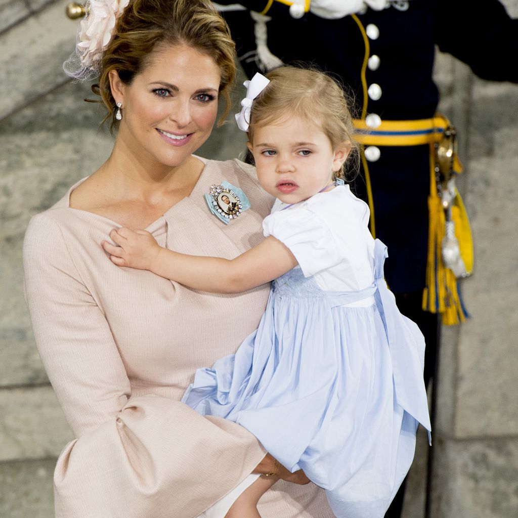 Prinzessin Madeleine von Schweden und ihre Tochter Leonore bei der Taufe von Prinz Oscar im Mai 2016