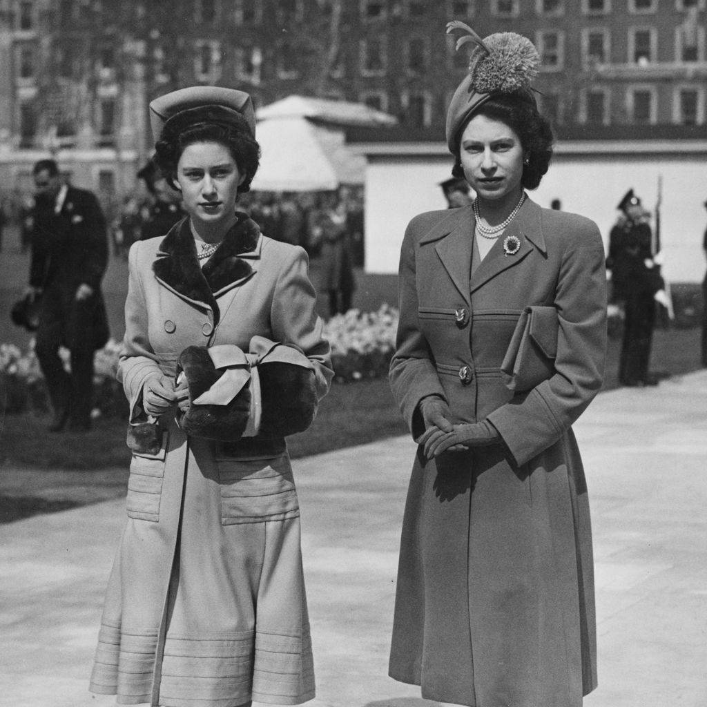 Prinzessin Margaret und Queen Elizabeth II. im April 1948