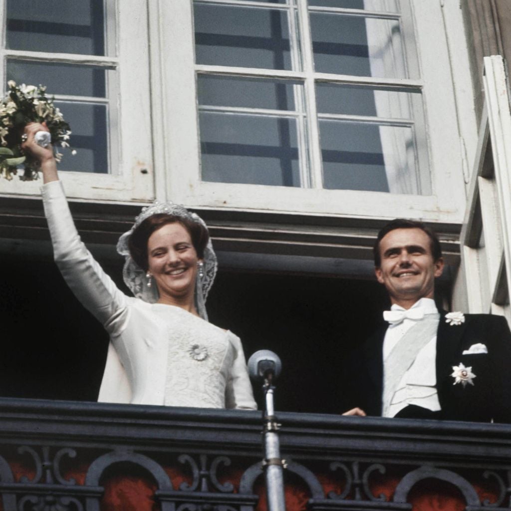 Prinzessin Margrethe von Dänemark (heutige Königin Margrethe) und Prinz Henrik nach ihrer Hochzeit auf Schloss Fredensborg, 10. Juni 1967