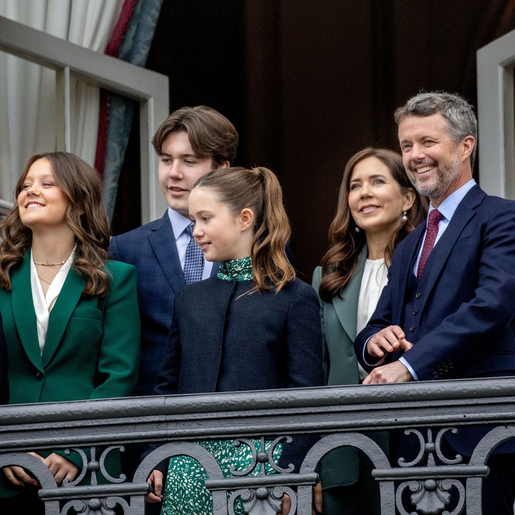 Prinzessin Mary und Prinz Frederik mit ihren vier Kindern im April 2023 in Kopenhagen