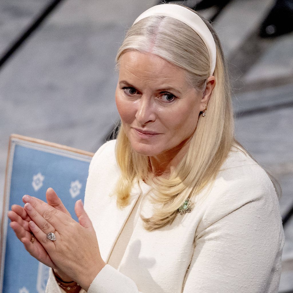 Prinzessin Mette-Marit bei der Verleihung des Friedensnobelpreises an Maria Corina Machado im Rathaus von Oslo
