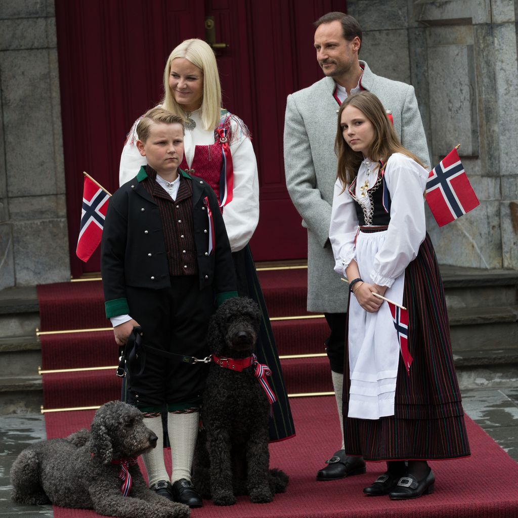 Prinzessin Mette-Marit und Prinz Haakon mit ihren Kindern Sverre Magnus und Ingrid Alexandra