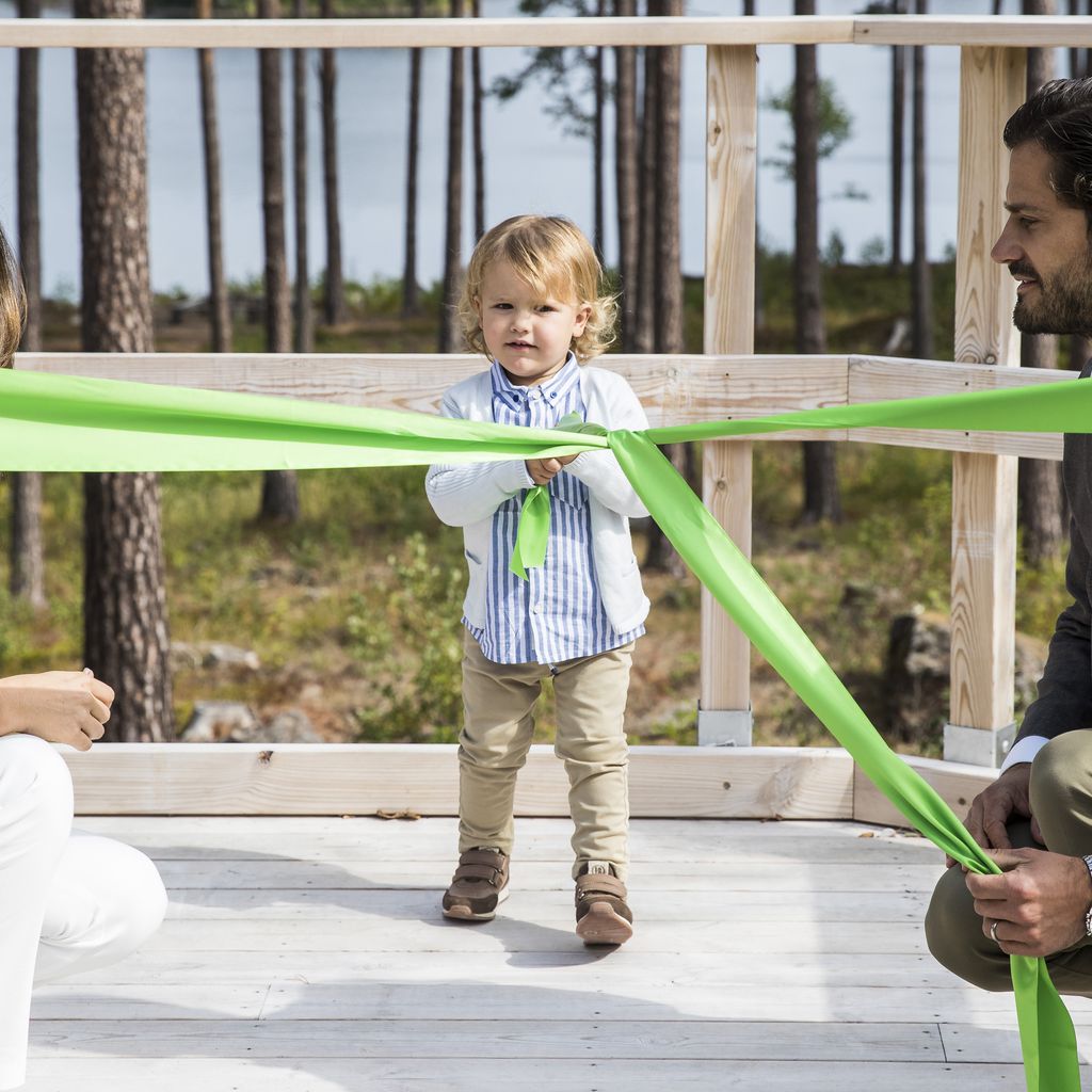 Prinzessin Sofia und Prinz Carl Philip mit ihrem Sohn Prinz Alexander im Nynäs Naturreservat