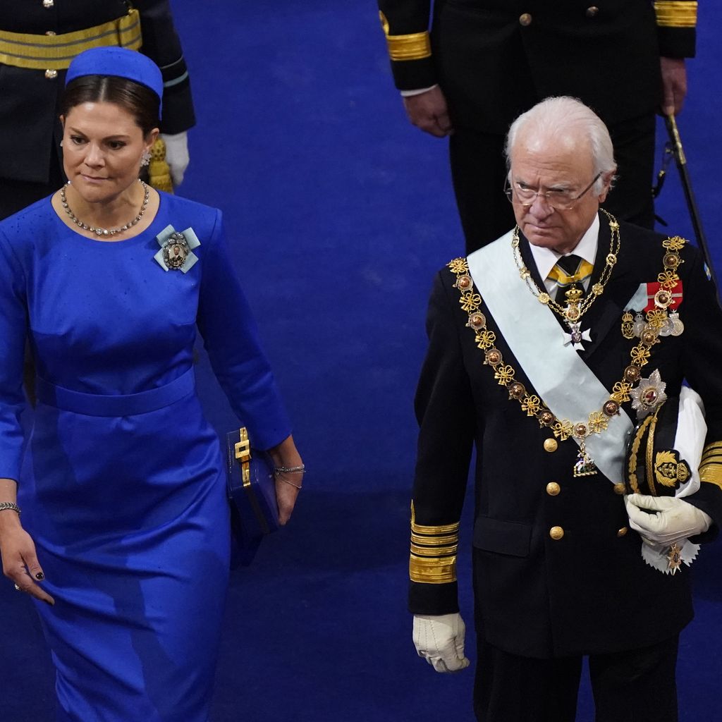 Prinzessin Victoria mit ihrem Vater bei der Krönung von König Charles