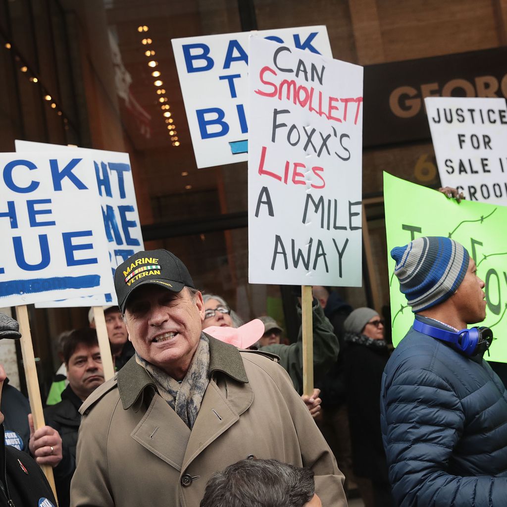 Protestschilder gegen Jussie Smollett und Kim Foxx
