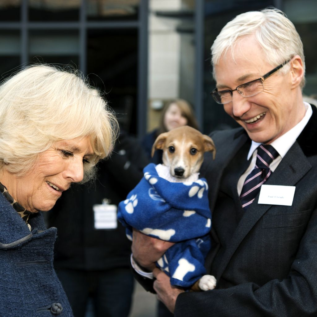 Queen Consort Camilla und Paul O'Grady