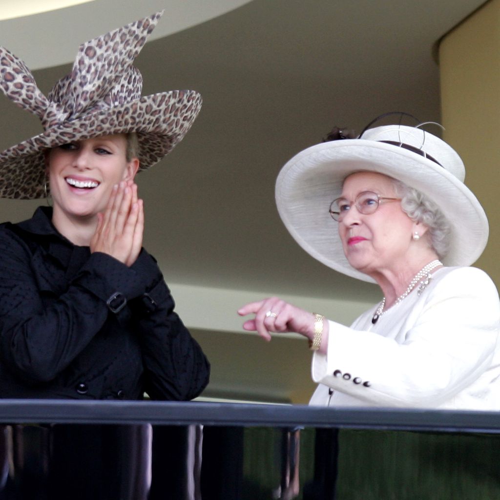 Queen Elizabeth II. und Zara Tindall im Juni 2007