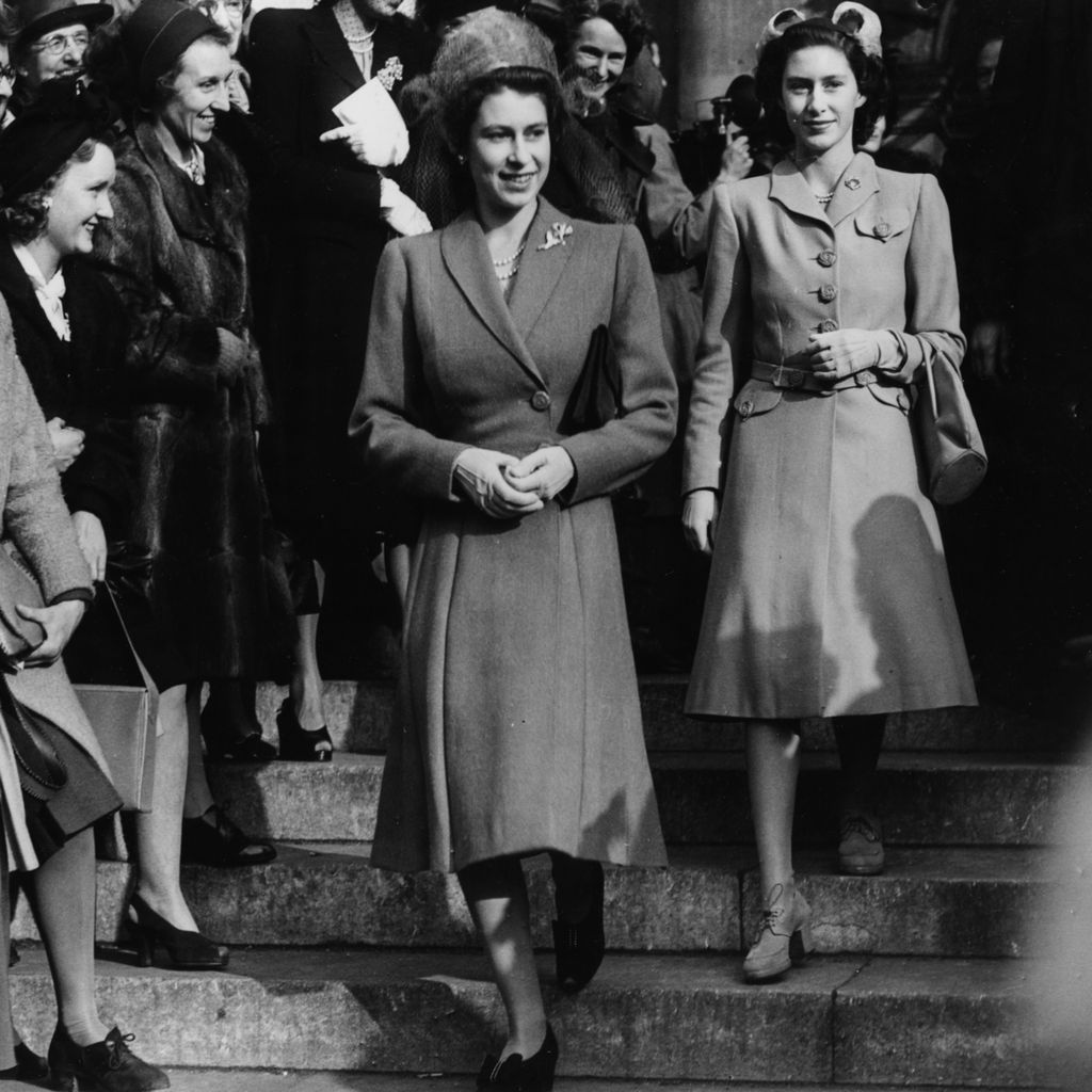 Queen Elizabeth mit ihrer Schwester Margaret, Oktober 1947
