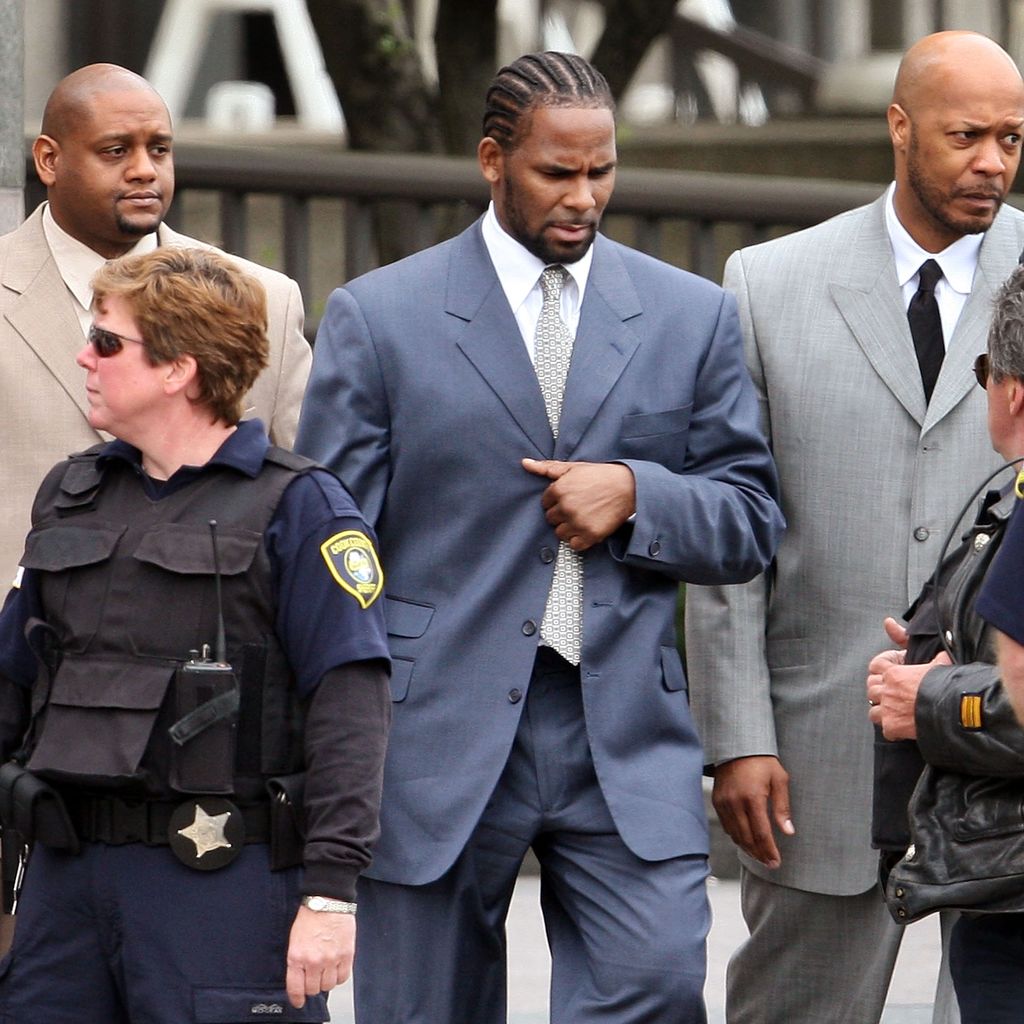 R. Kelly vor dem Gerichtsgebäude in Chicago, 2008