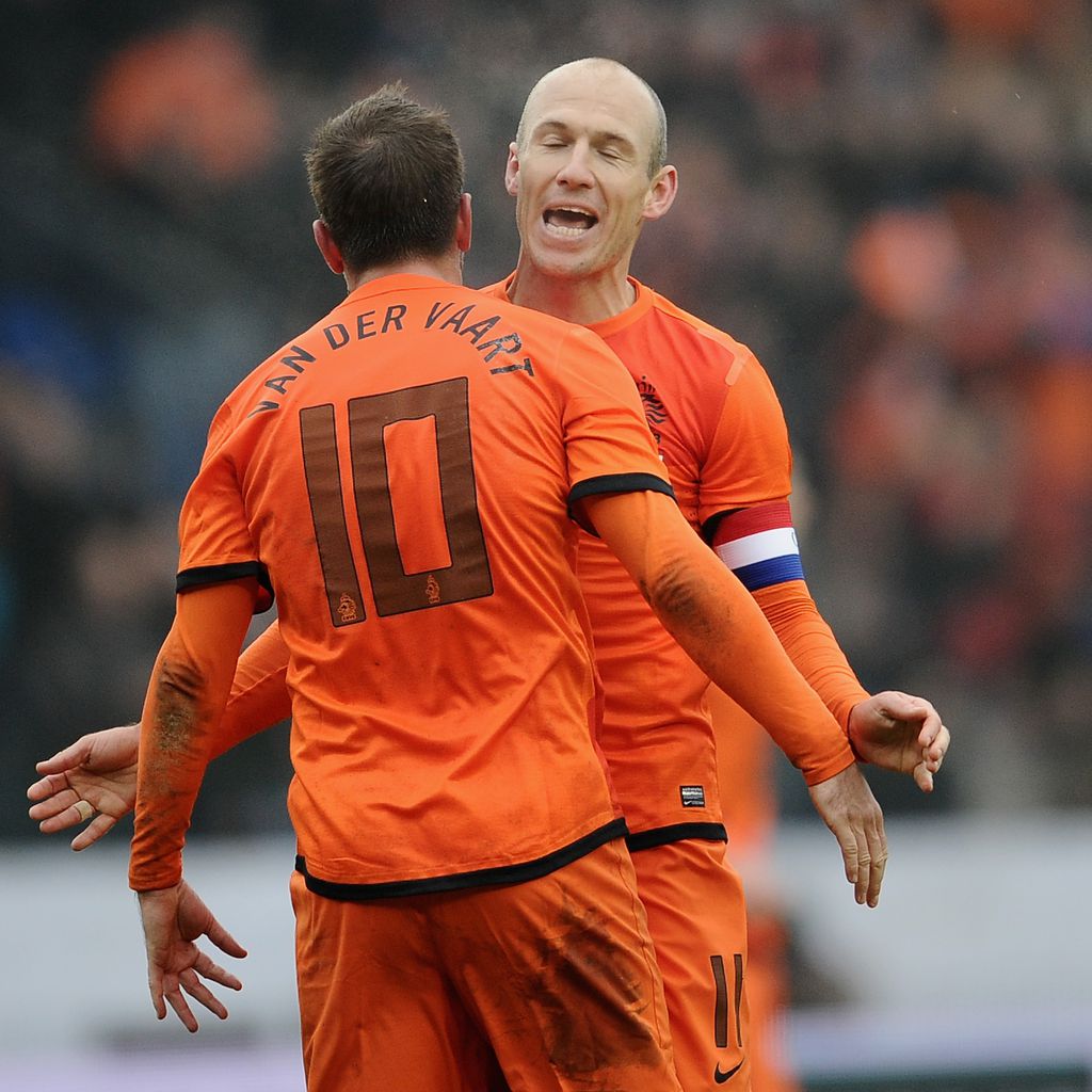 Rafael van der Vaart und Arjen Robben im November 2013 in Genk
