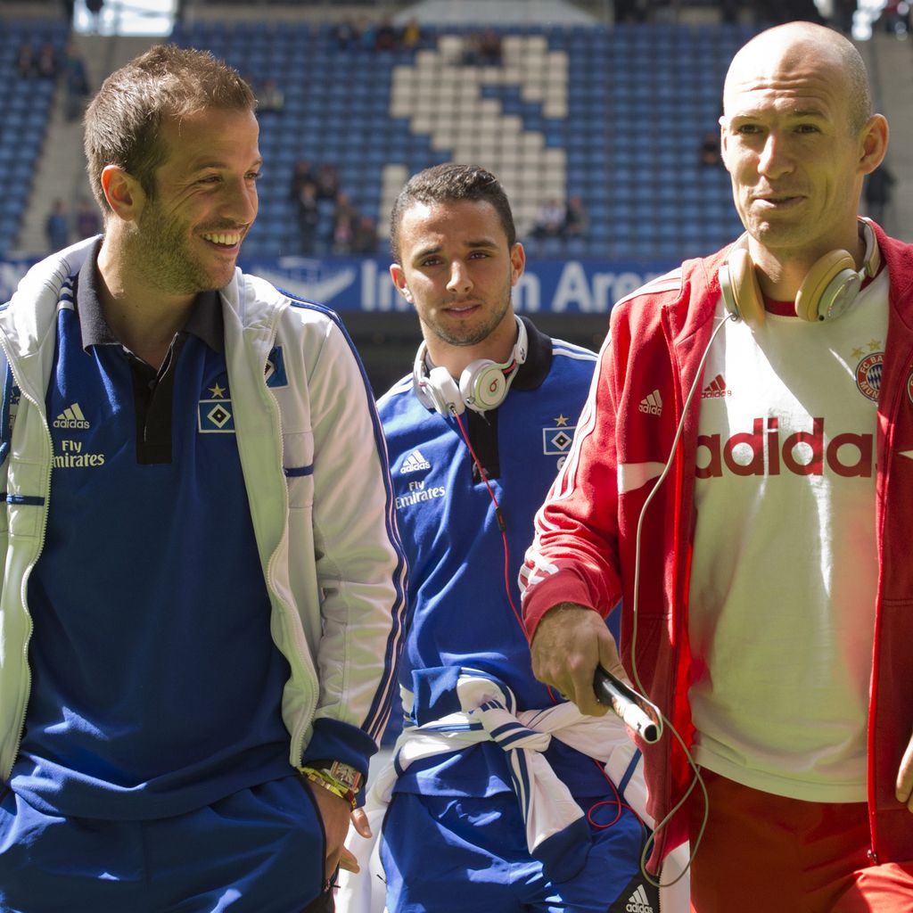Rafael van der Vaart und Arjen Robben scherzen im Mai 2014