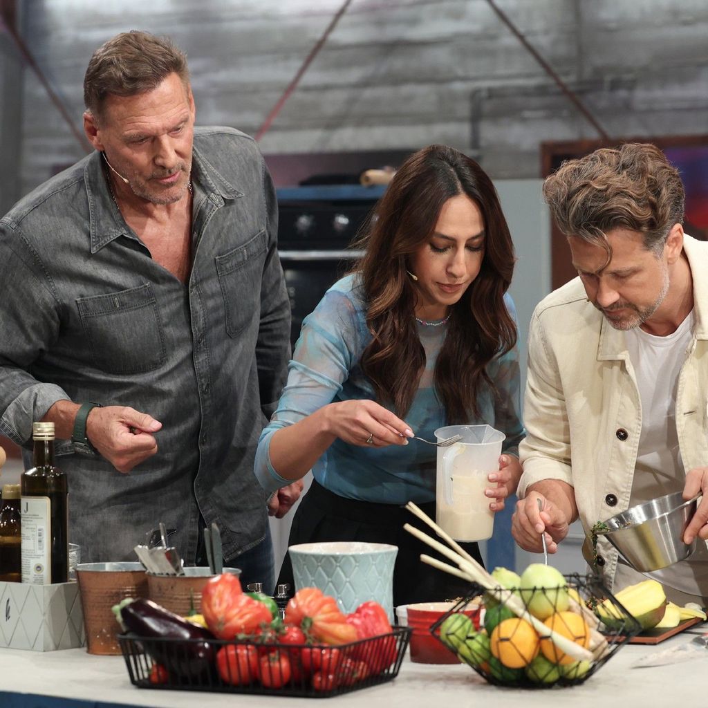 Ralf Möller, Melissa Khalaj und Wayne Carpendale bei "Grill den Henssler"