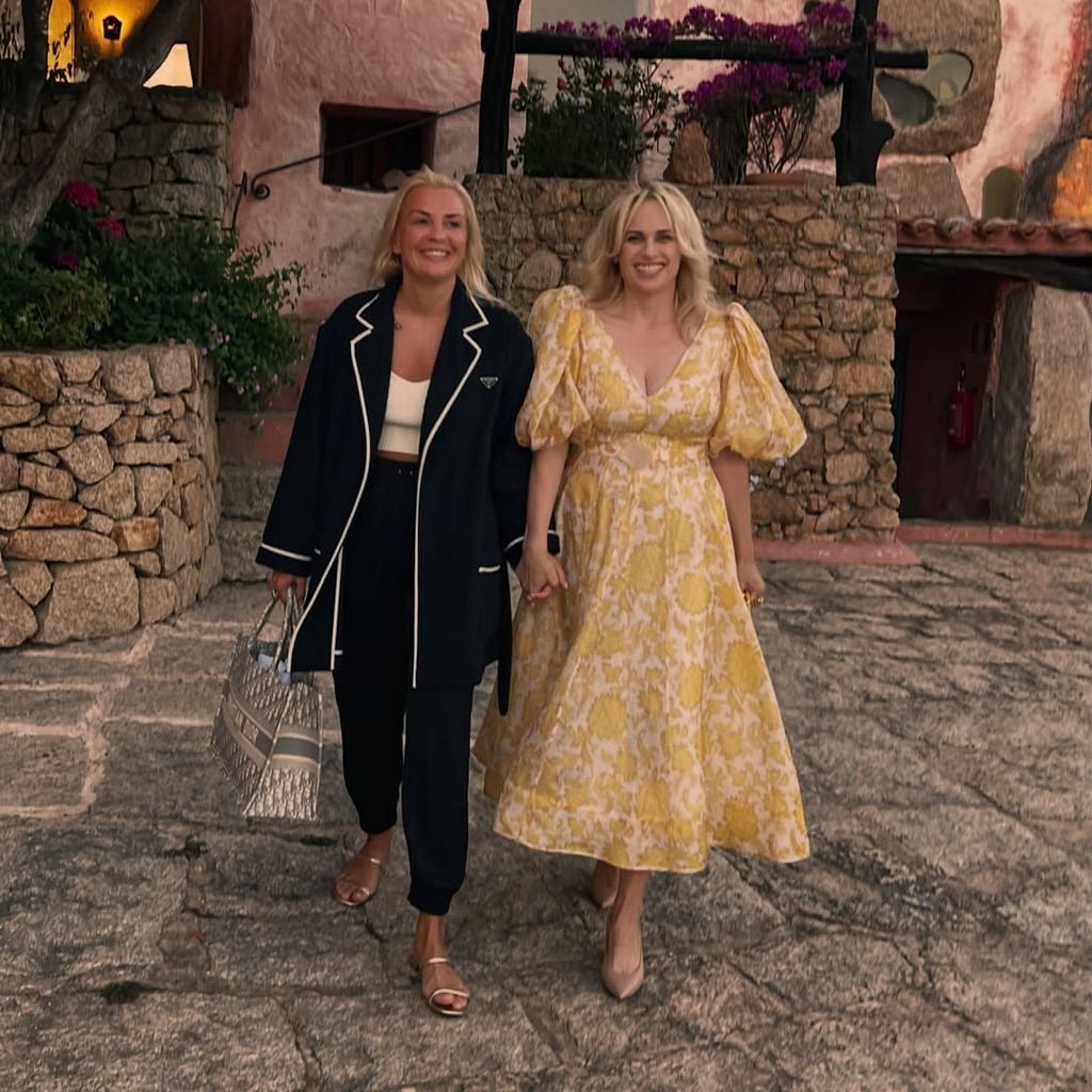 Ramona Agruma und Rebel Wilson nach ihrer Hochzeit im September 2024