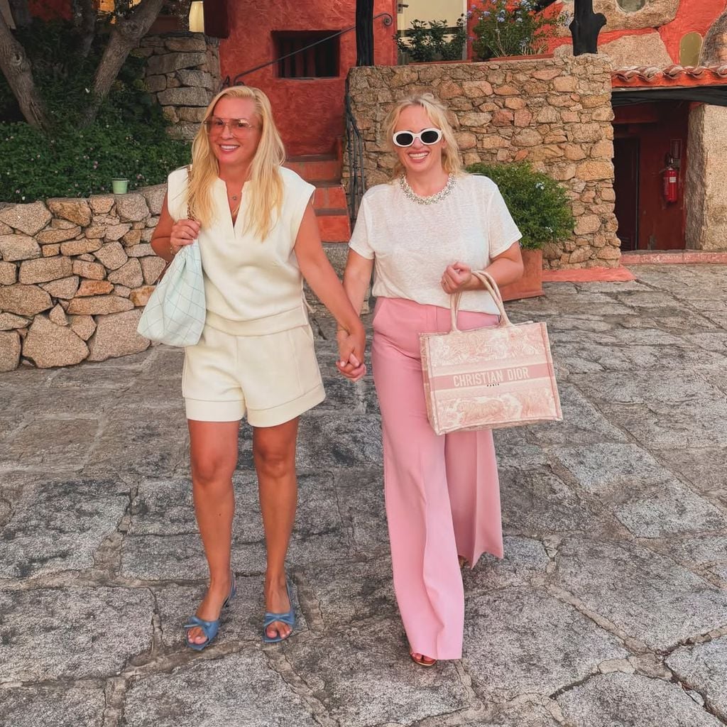 Ehepaar Ramona Agruma und Rebel Wilson im September 2026