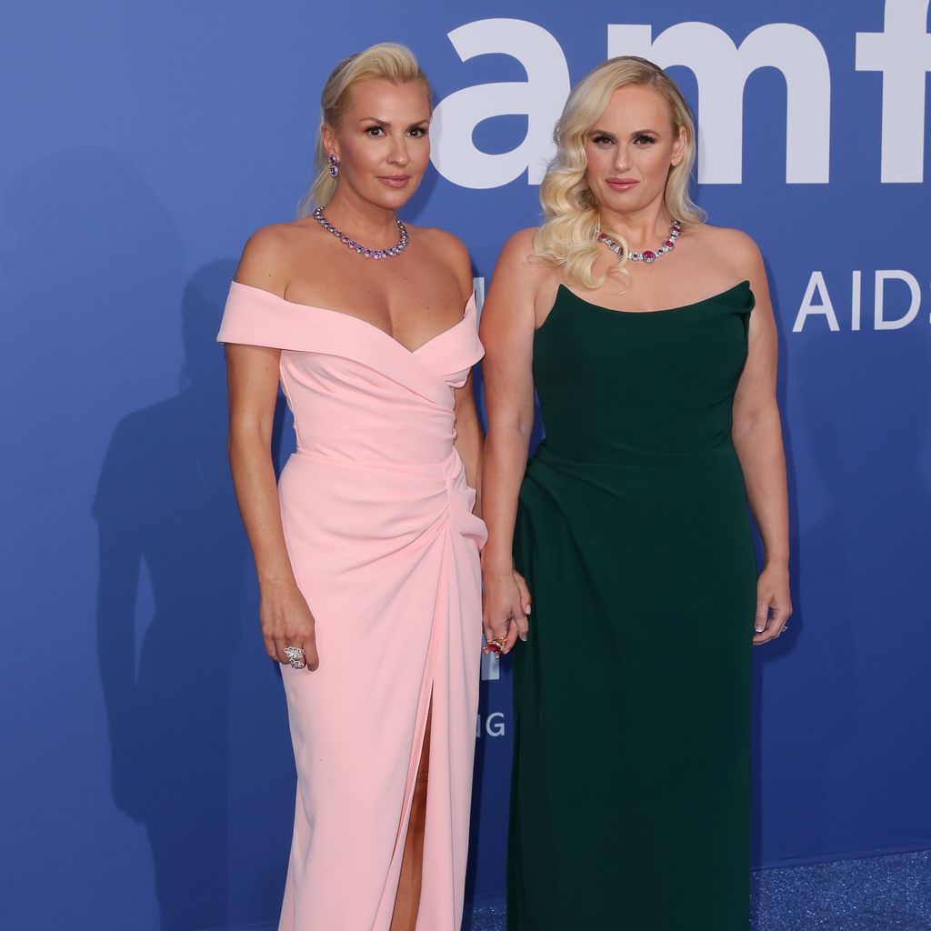 Ramona Agruma und Rebel Wilson bei der amfAR-Gala in Cannes im Mai 2023