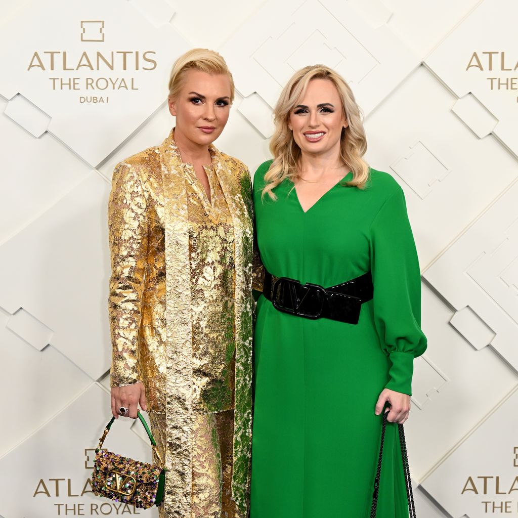 Ramona Agruma und Rebel Wilson im Jahr 2023
