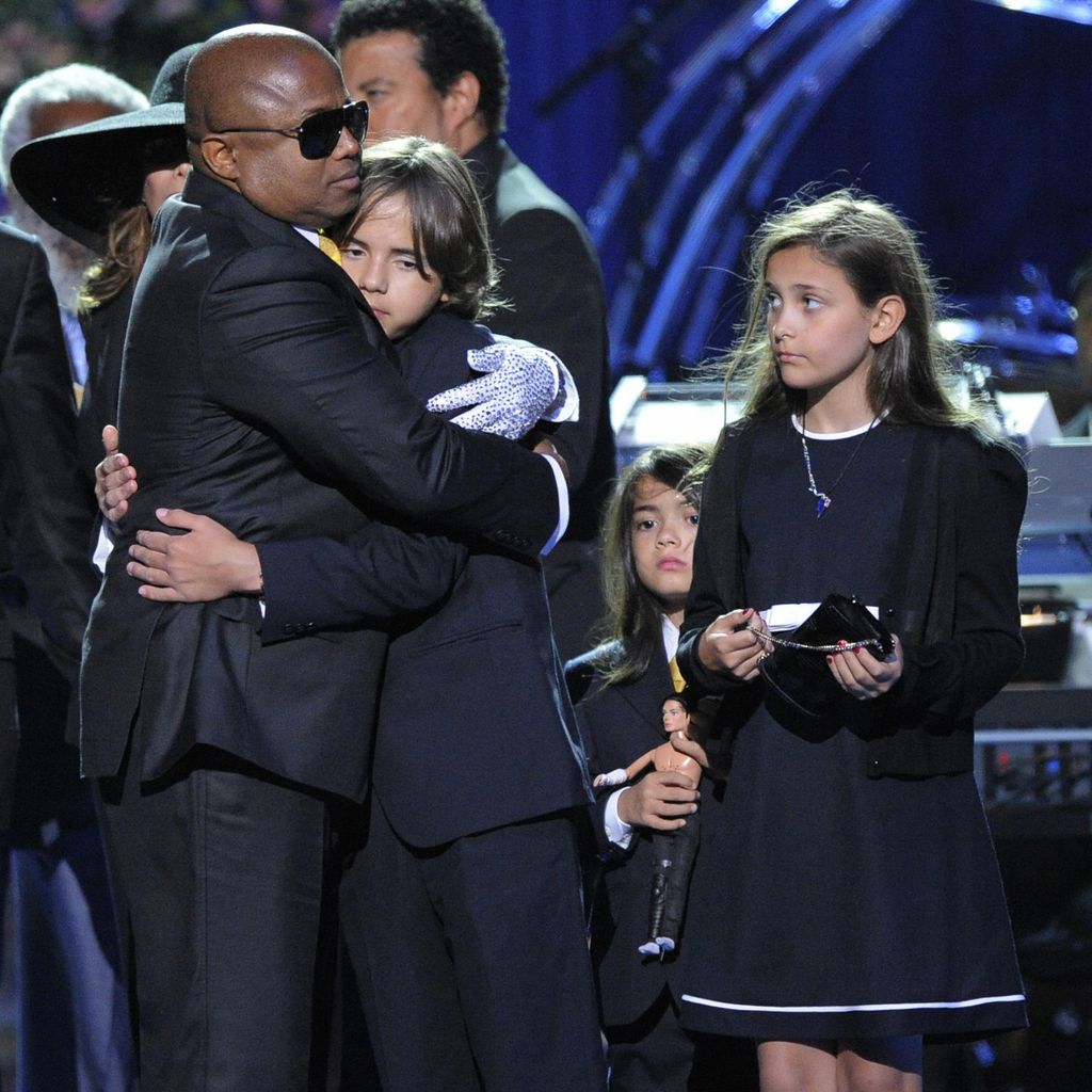 Michael Jacksons Familienangehörige bei einer öffentlichen Trauerfeier 2009