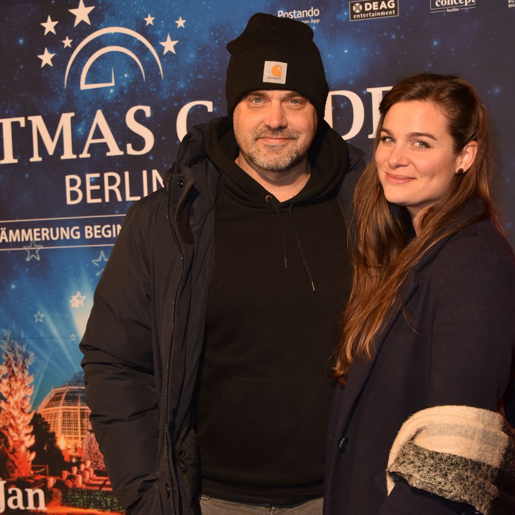 Raphael Vogt und Freundin Kati bei der Eröffnung des Christmas Garden Berlin